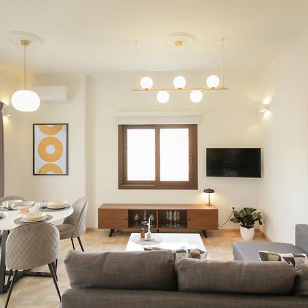 Onos - 2 Bedroom 2 Bathroom Penthouse With Terrace In Old Town Каламата Экстерьер фото