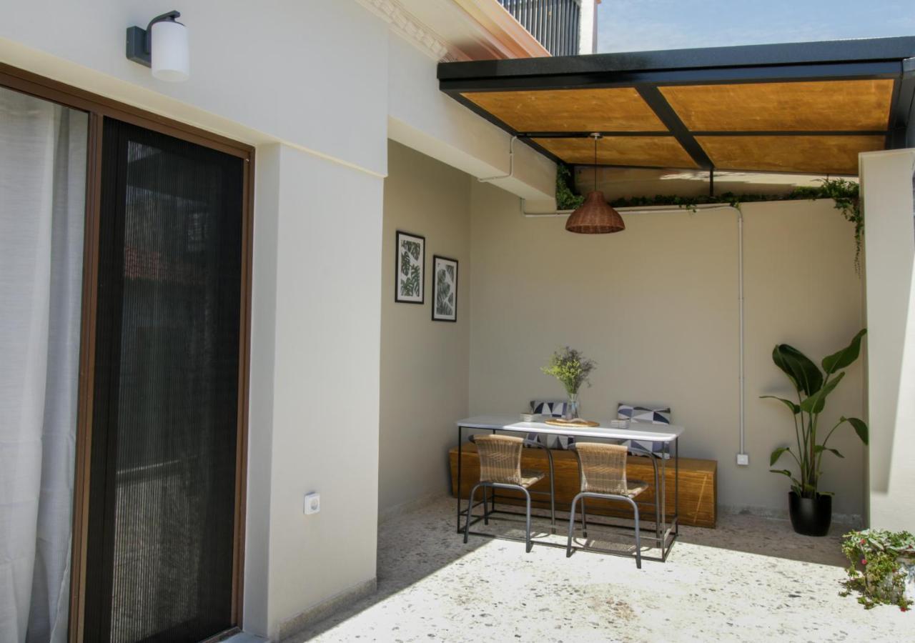 Onos - 2 Bedroom 2 Bathroom Penthouse With Terrace In Old Town Каламата Экстерьер фото